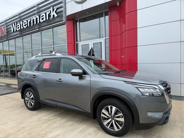 2025 Nissan Pathfinder SL 4WD's photo