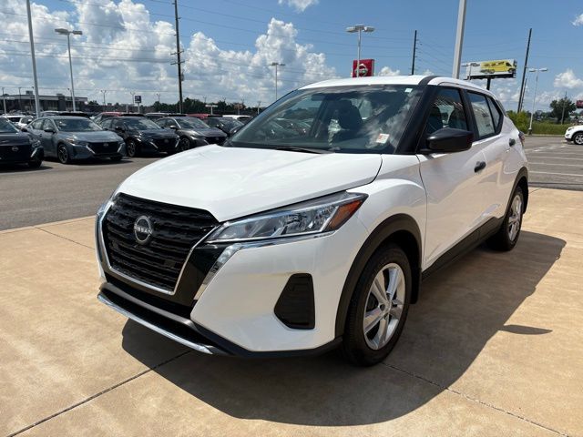 2025 Nissan Kicks Play S photo 4