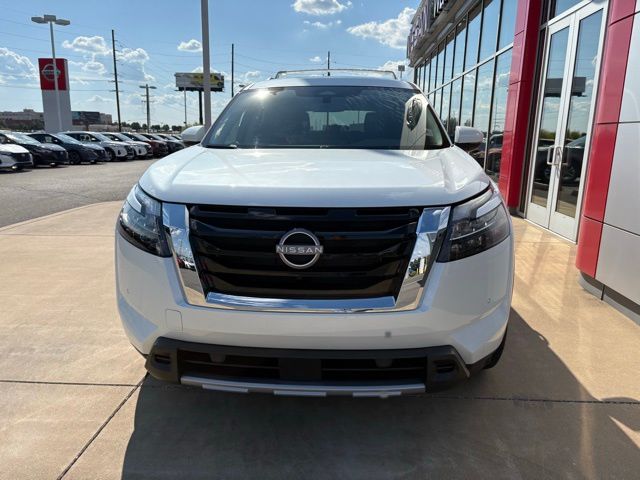 2025 Nissan Pathfinder SL photo 2