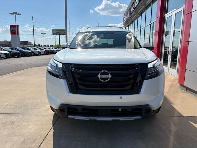 2025 Nissan Pathfinder SL photo 3