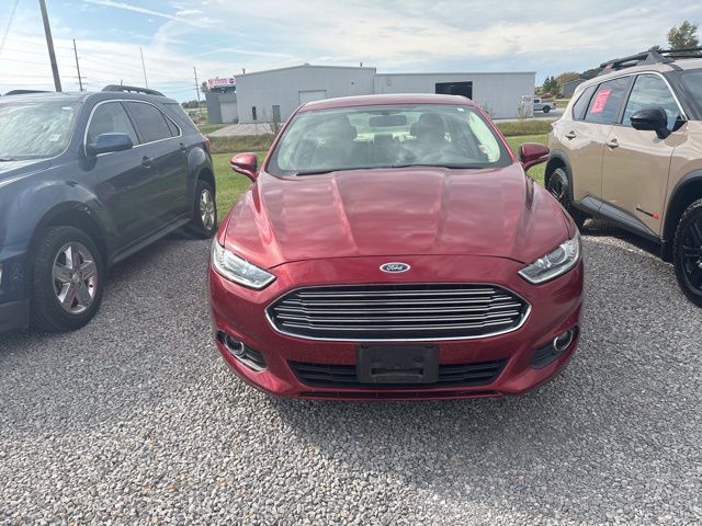 2016 Ford Fusion SE photo 2