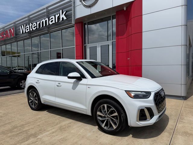 2022 Audi Q5 45 Premium Plus's photo