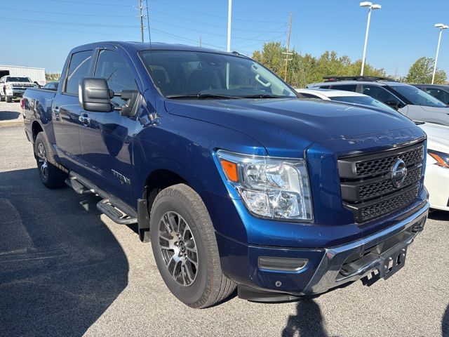 2021 Nissan Titan SV photo 3
