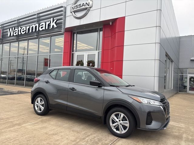 2025 Nissan KICKS PLAY Base's photo