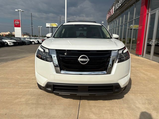2025 Nissan Pathfinder SV photo 2