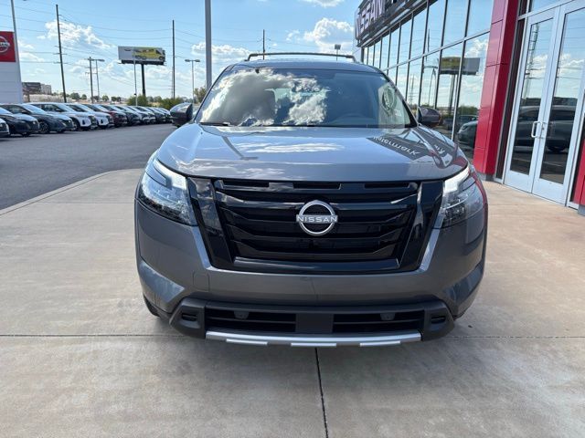 2025 Nissan Pathfinder SL photo 2