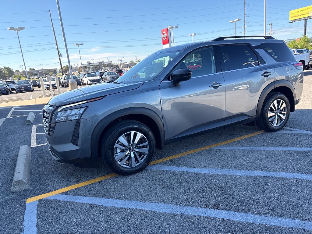 2026 Nissan Pathfinder SL