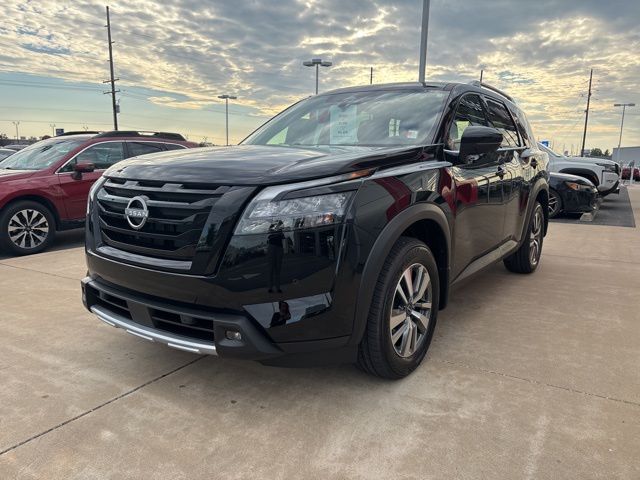 2025 Nissan Pathfinder SL photo 3