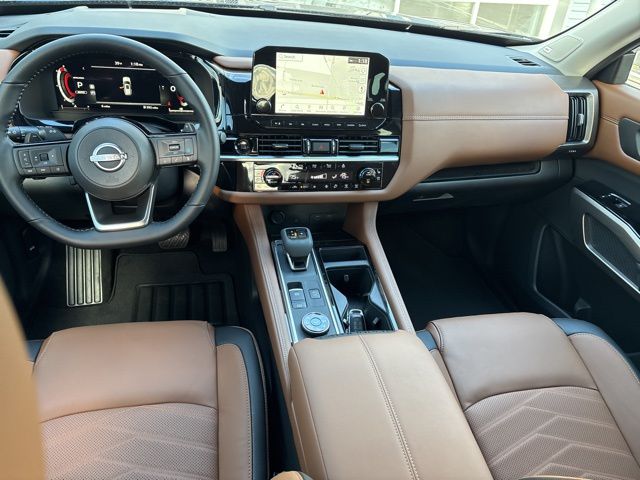 2025 Nissan Pathfinder Platinum photo 2