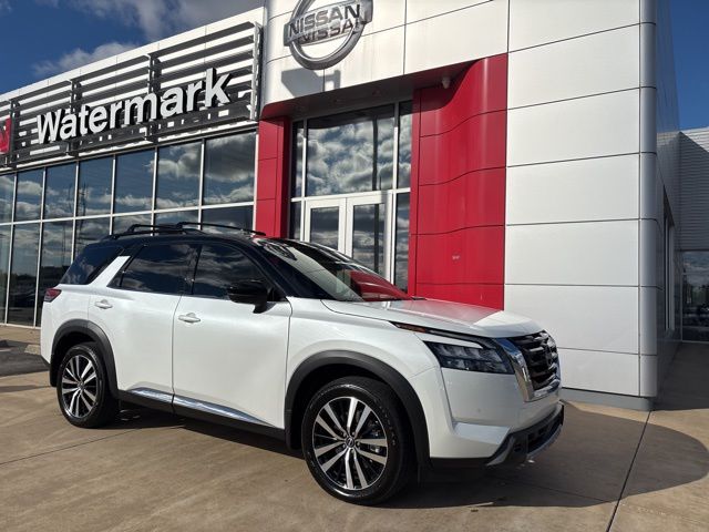 2025 Nissan Pathfinder Platinum's photo