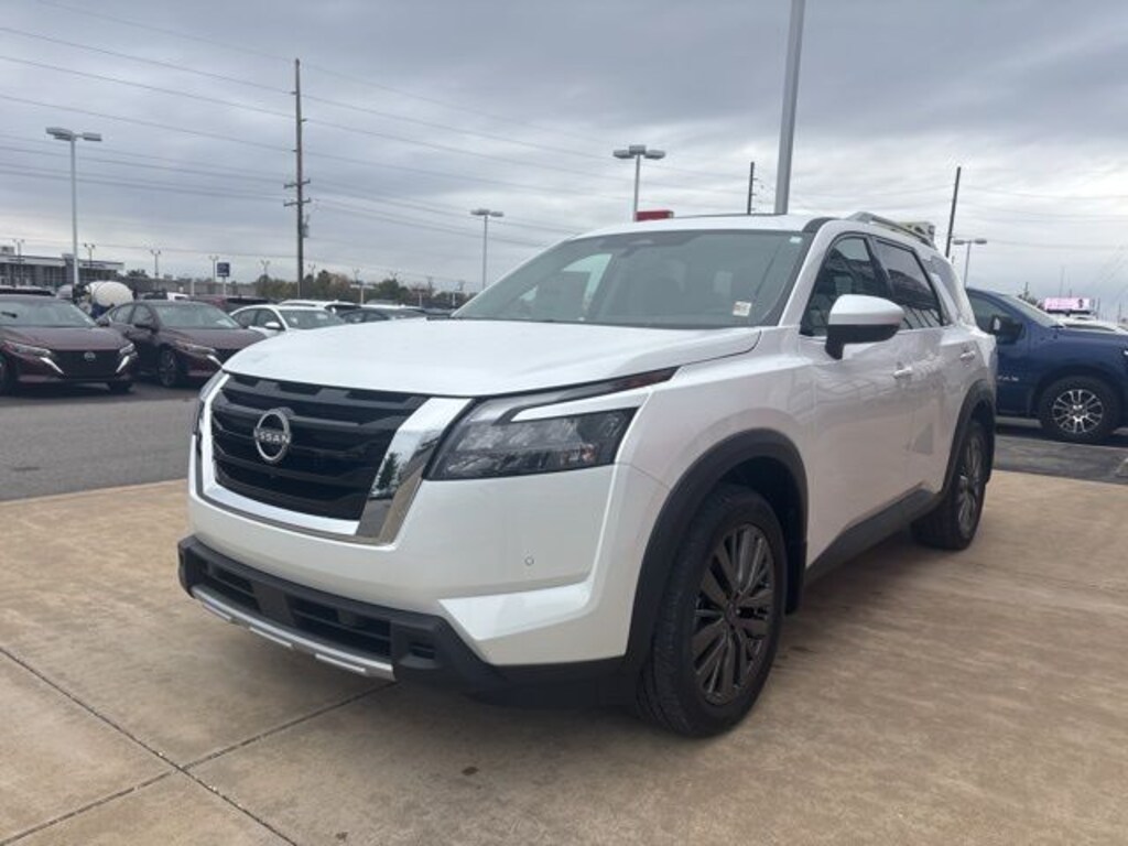 New 2025 Nissan Pathfinder SL SUV