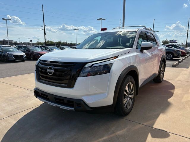 2025 Nissan Pathfinder SL photo 4