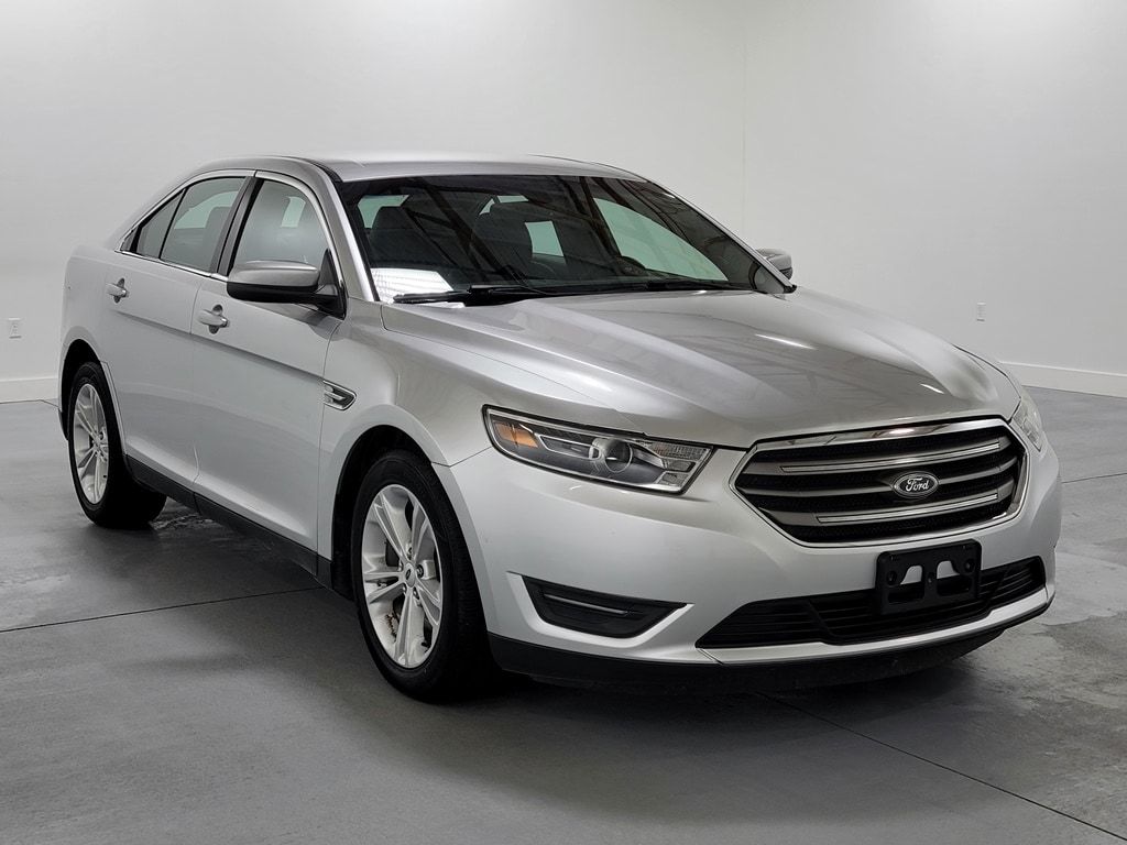 Used 2016 Ford Taurus SEL with VIN 1FAHP2E85GG153182 for sale in Marion, IL