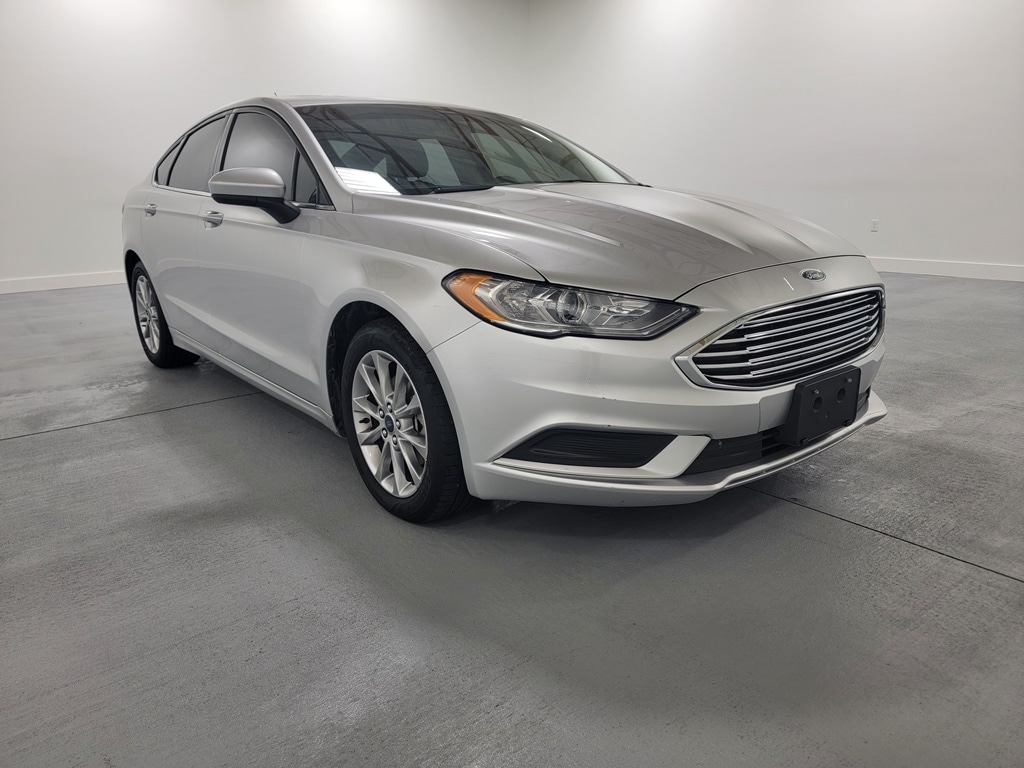 Used 2017 Ford Fusion SE with VIN 3FA6P0HD1HR348159 for sale in Marion, IL