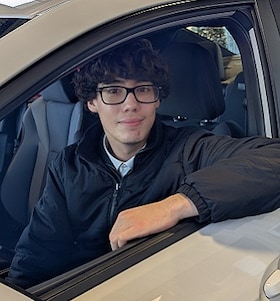 Staff member Nicholas Shen from a989dede7581