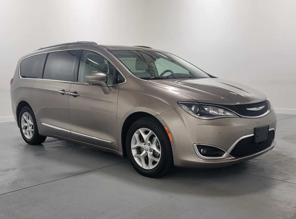 Used 2017 Chrysler Pacifica Touring-L Plus with VIN 2C4RC1EG2HR537125 for sale in Marion, IL