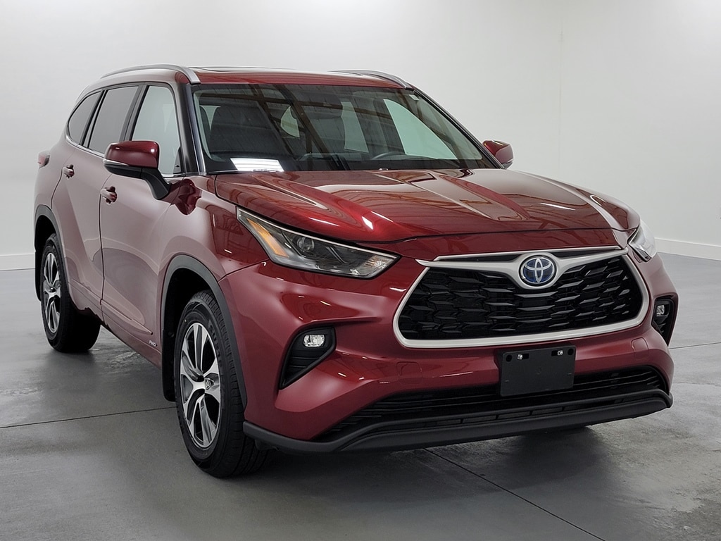 Used 2023 Toyota Highlander Hybrid XLE SUV
