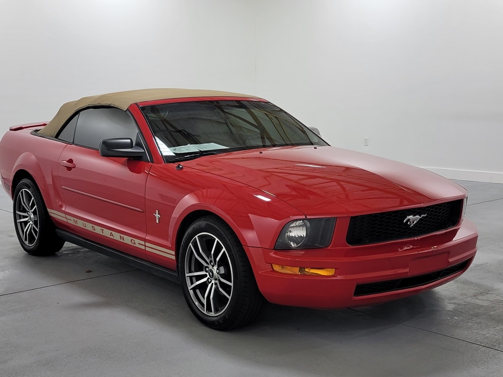 Used 2008 Ford Mustang Deluxe with VIN 1ZVHT84N885200859 for sale in Marion, IL