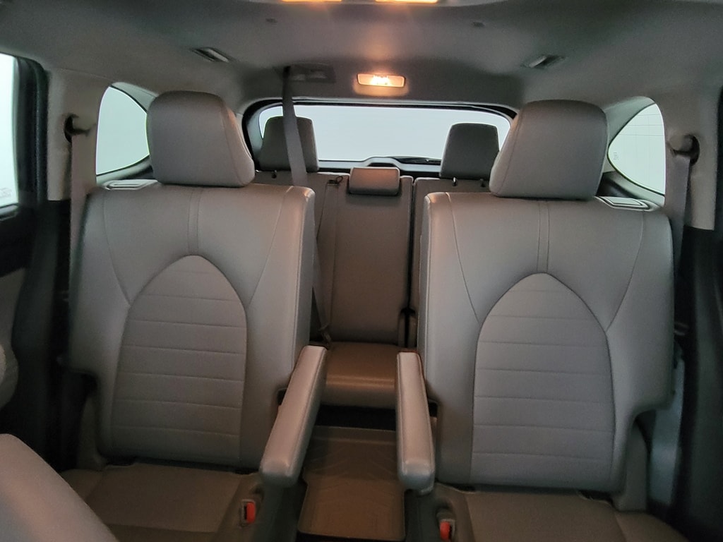 2023 Toyota Highlander L - Photo 13