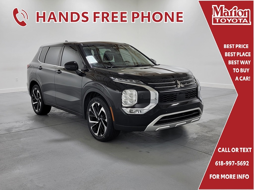 2023 Mitsubishi Outlander SE's photo