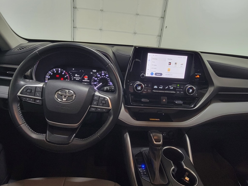 2023 Toyota Highlander L - Photo 12