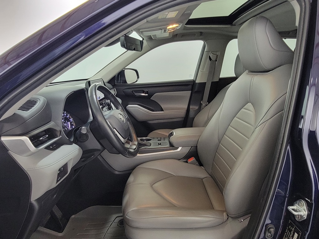 2023 Toyota Highlander L - Photo 14
