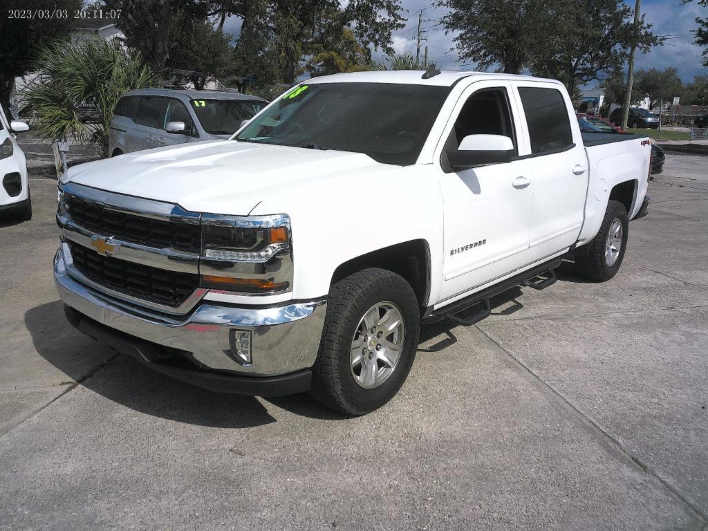 2018 Chevrolet Silverado 1500 LT photo 2