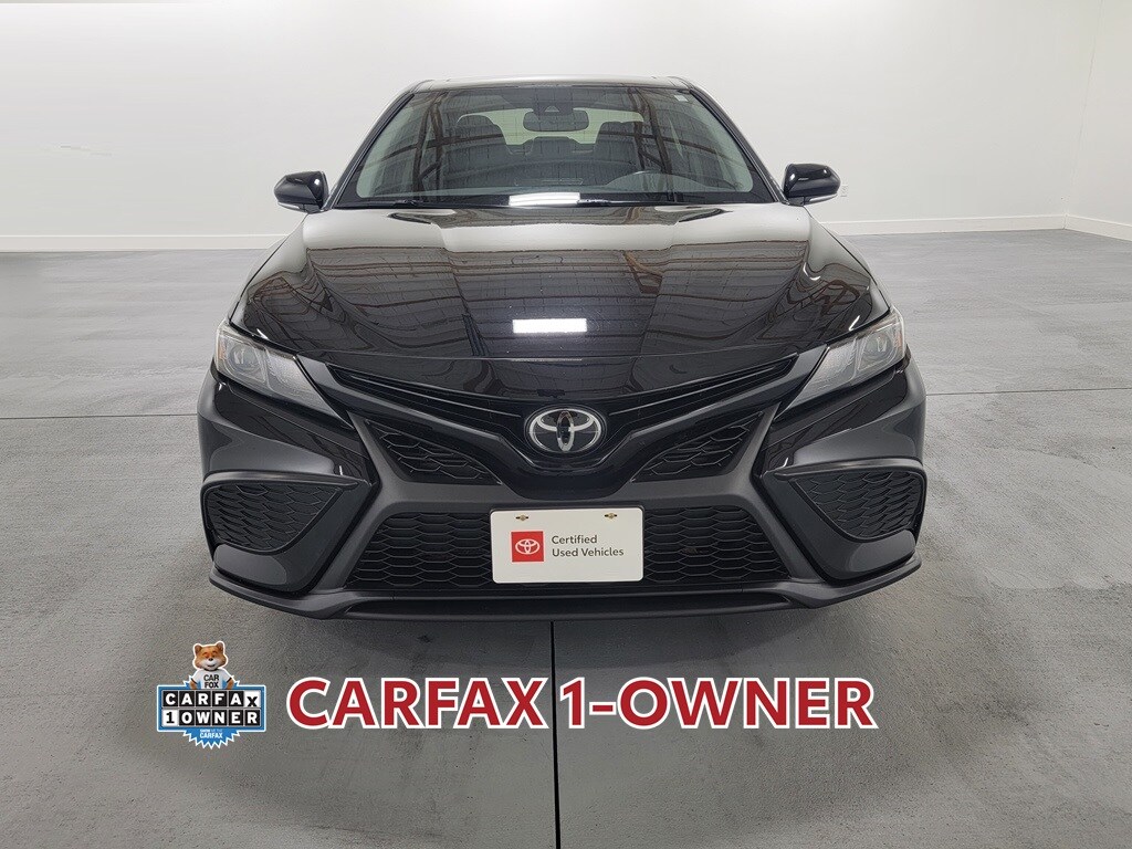 2023 Toyota Camry SE photo 3