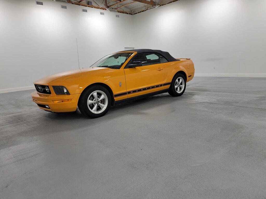 2007 Ford Mustang V6 Deluxe Convertible photo 4