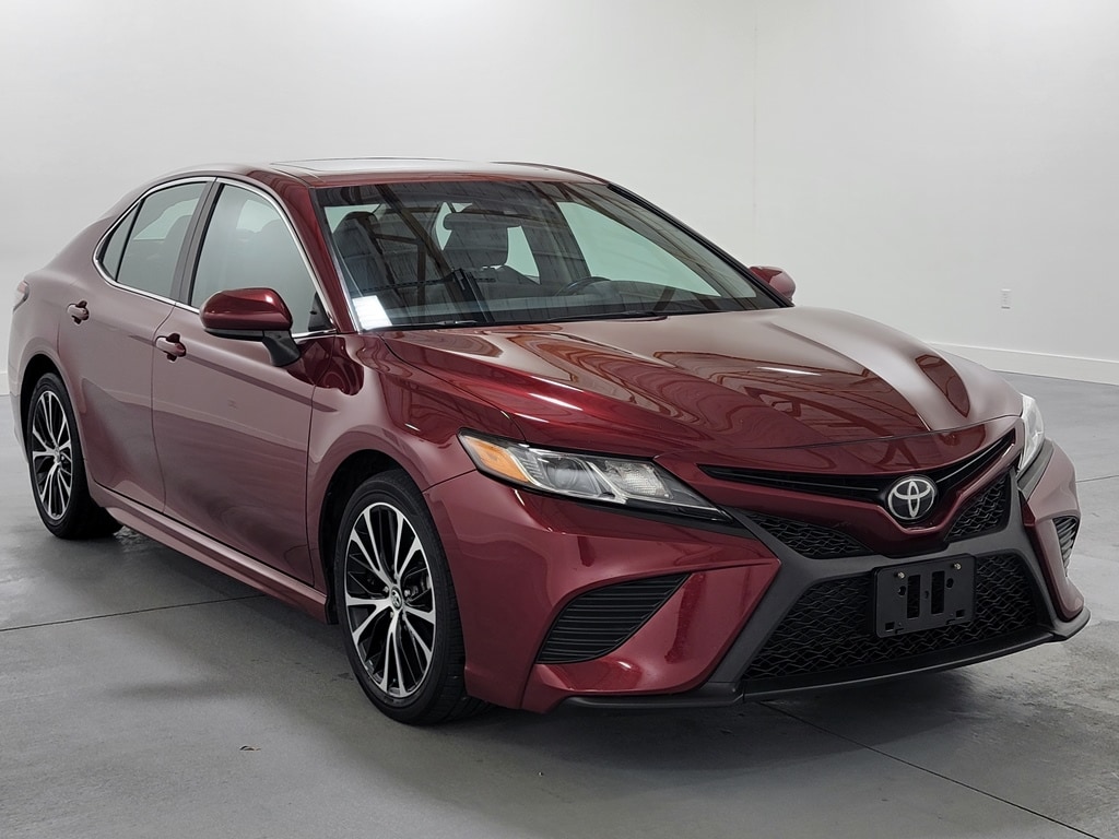 Used 2018 Toyota Camry SE with VIN 4T1B11HK7JU532160 for sale in Marion, IL