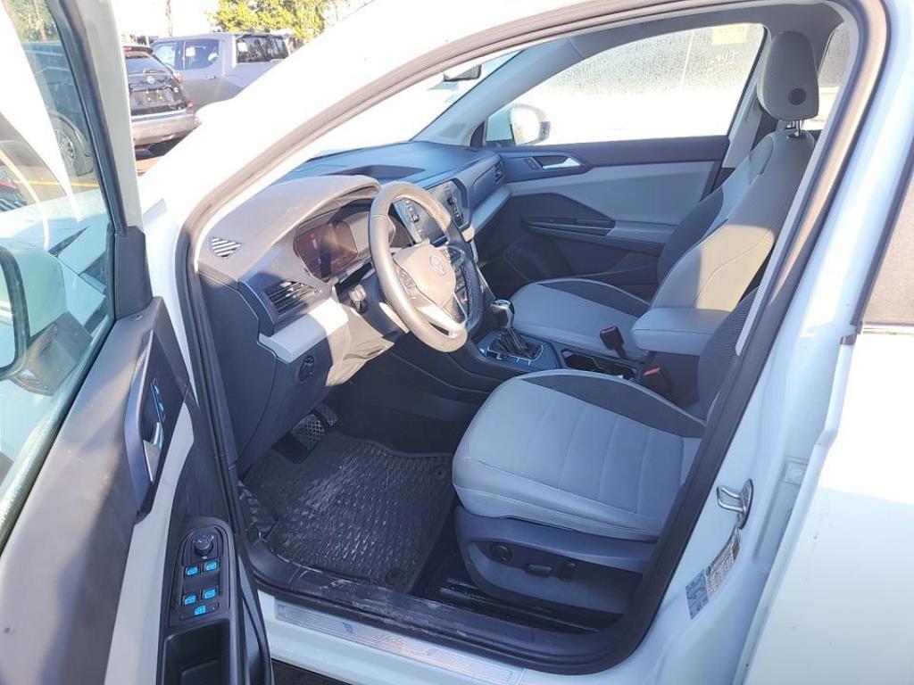 2023 Toyota Corolla LE photo 2