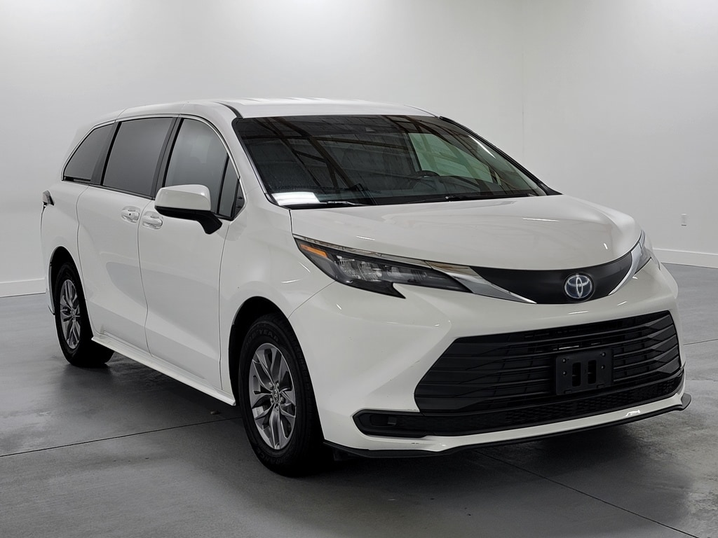 Used 2024 Toyota Sienna LE 8 Passenger Van Passenger Van