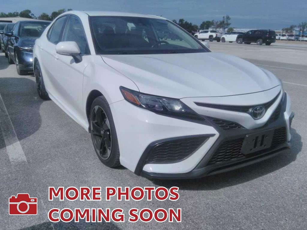 2023 Toyota Camry SE's photo