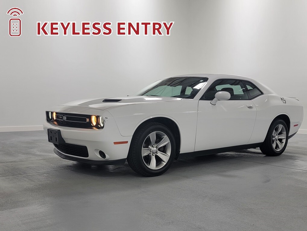2020 Dodge Challenger SXT photo 3