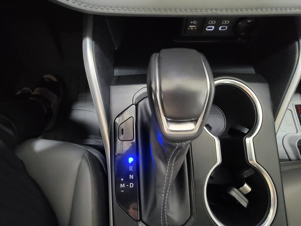 2023 Toyota Highlander L - Photo 17