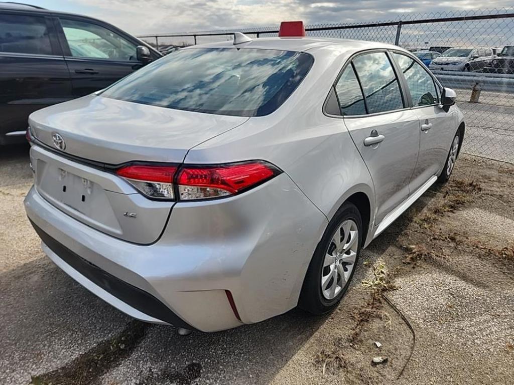 2023 Toyota Corolla LE photo 3