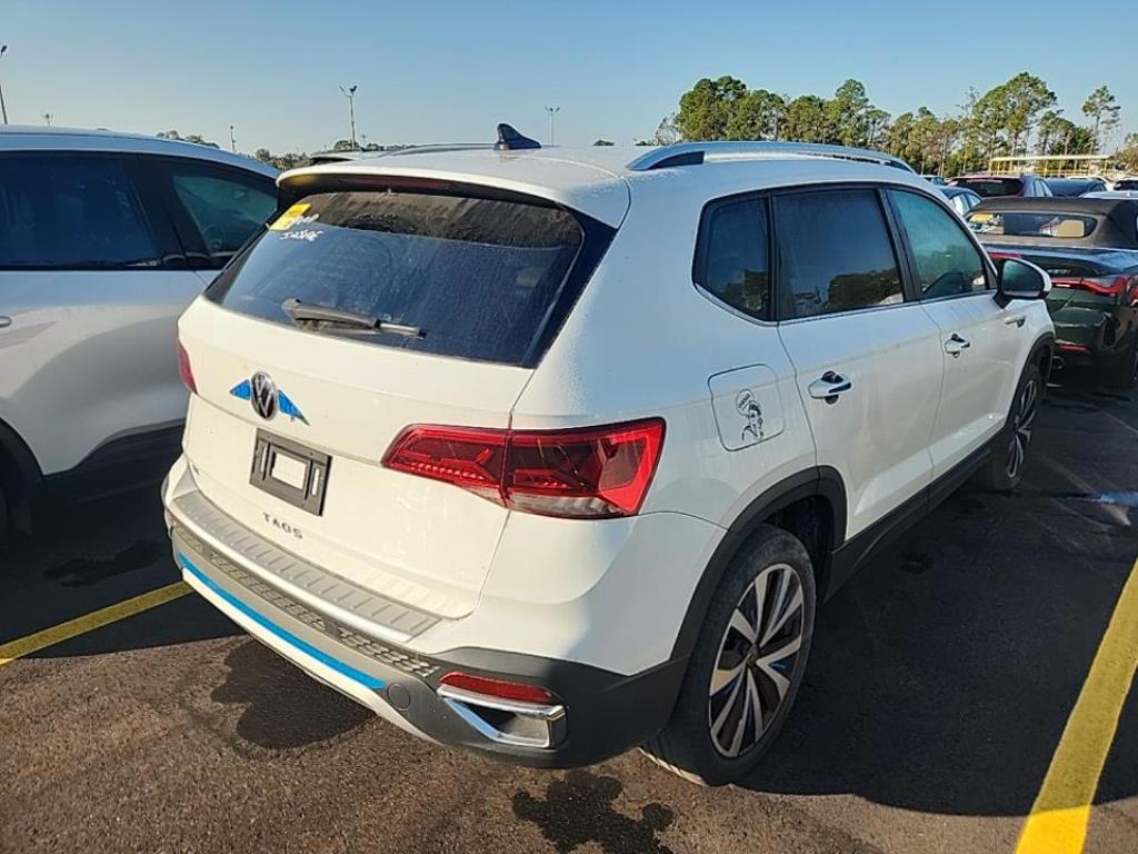 2022 Volkswagen Taos SE photo 3