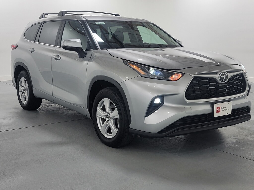 2024 Toyota Highlander LE photo 2