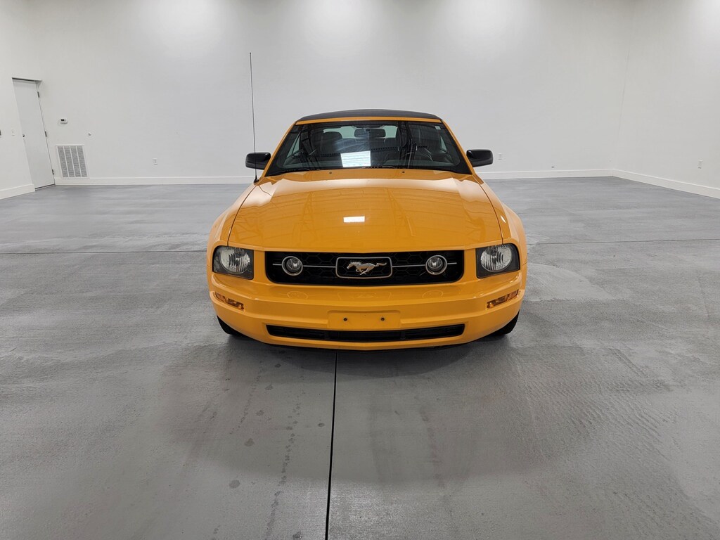 2007 Ford Mustang V6 Deluxe Convertible photo 3
