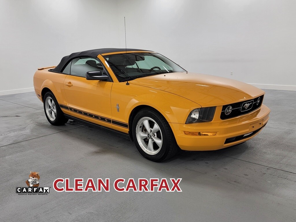 2007 Ford Mustang V6 Deluxe Convertible photo 2