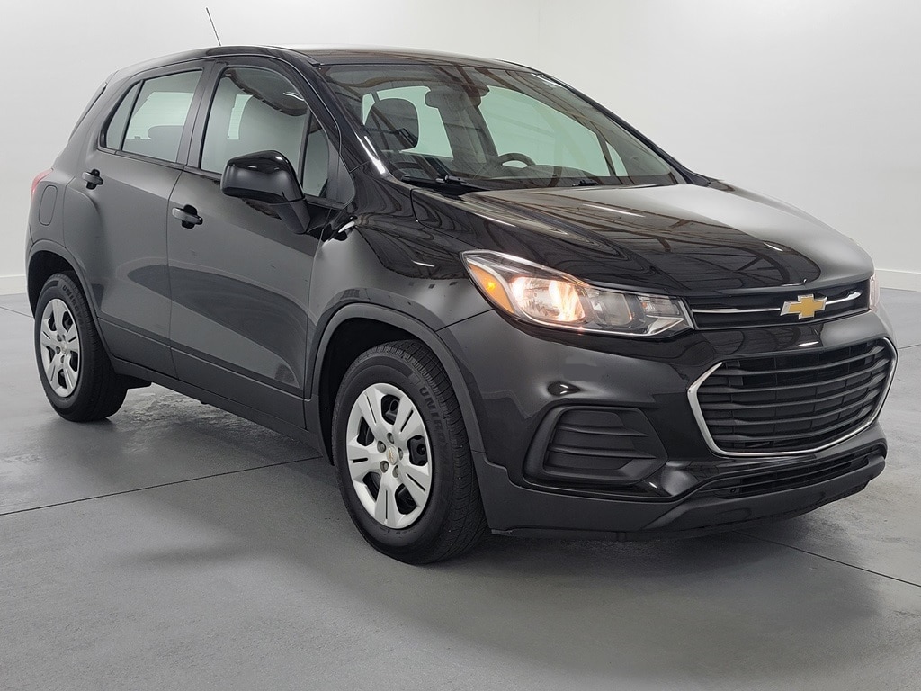 Used 2018 Chevrolet Trax LS with VIN 3GNCJKSB2JL231207 for sale in Marion, IL