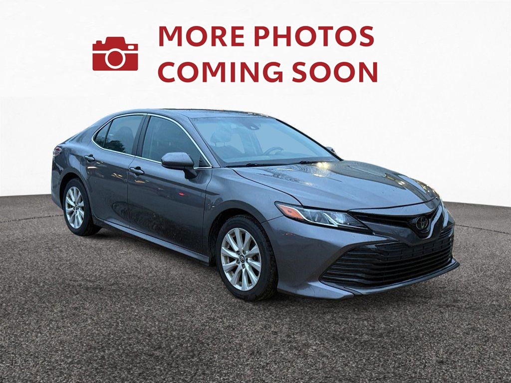 2018 Toyota Camry LE's photo