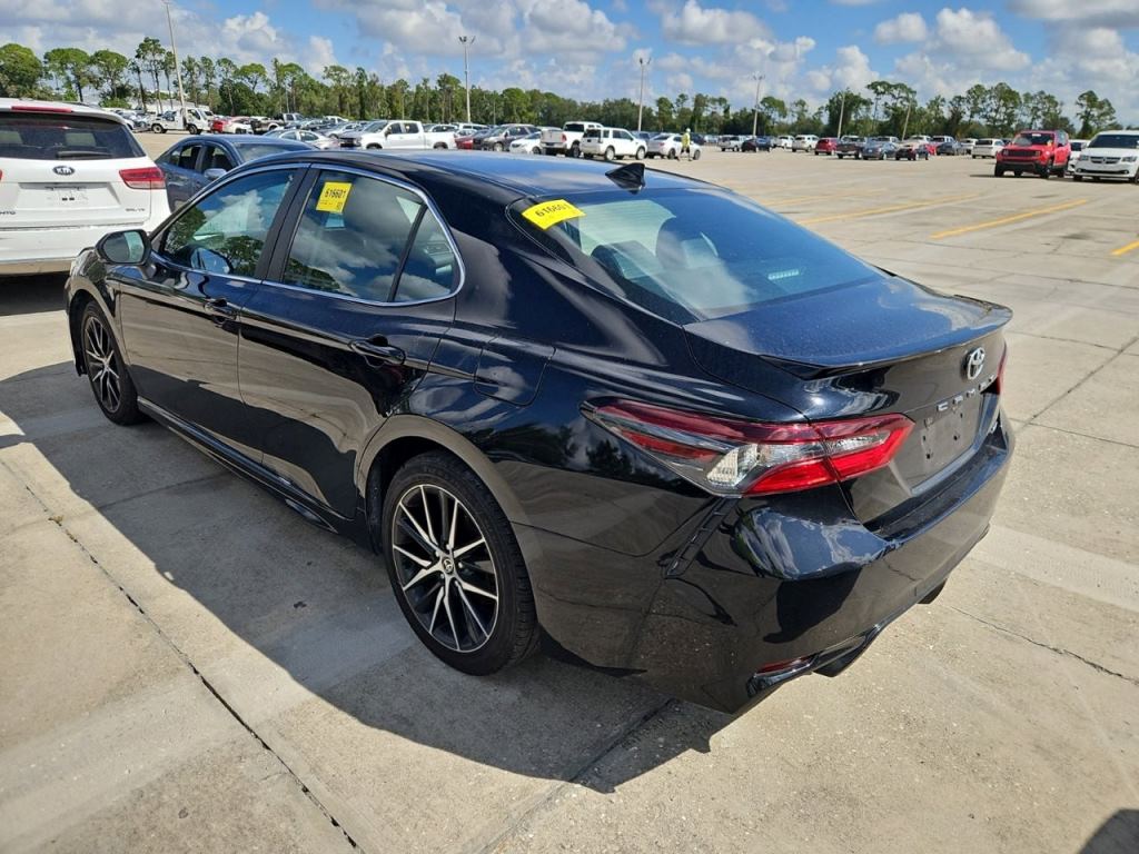 2023 Toyota Camry SE photo 3