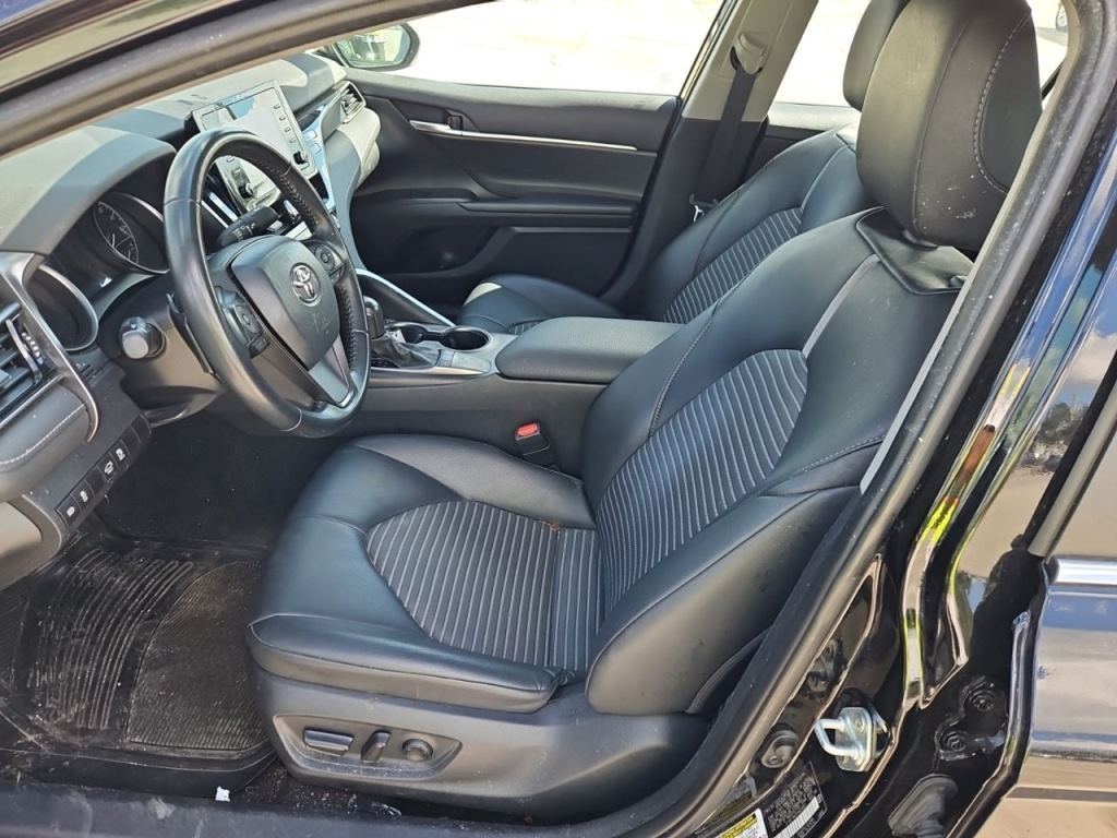 2023 Toyota Camry SE photo 2