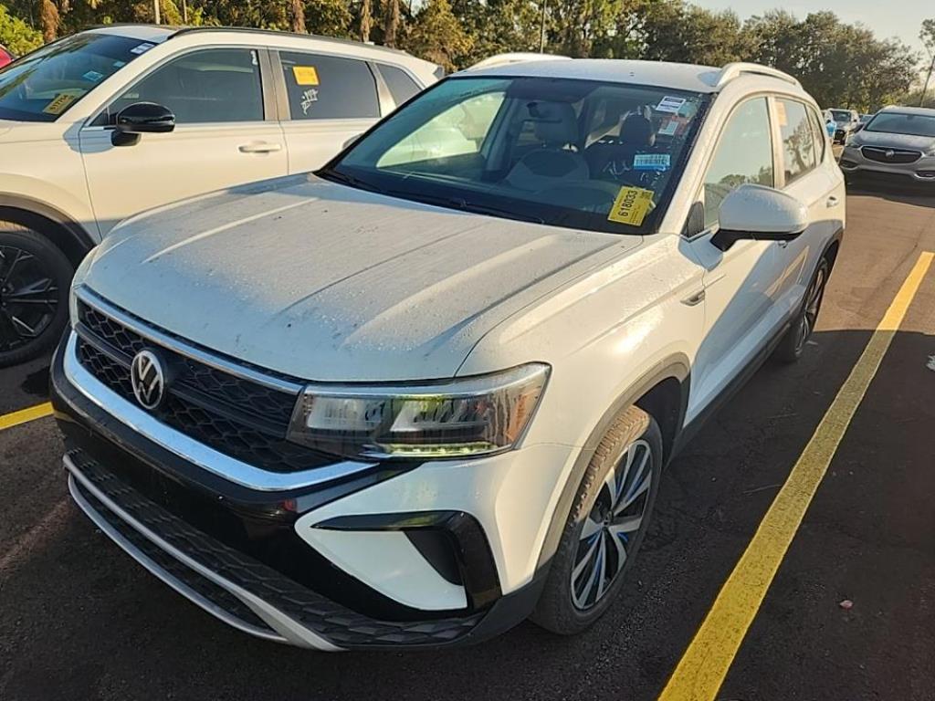2022 Volkswagen Taos SE photo 2