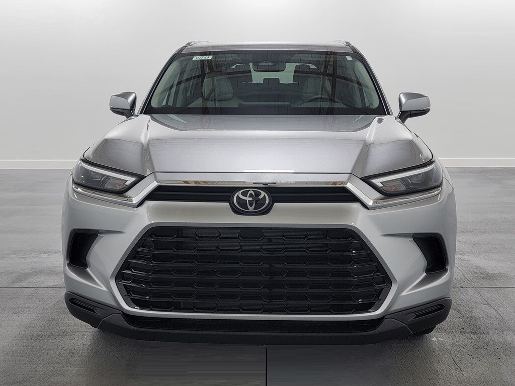 2026 Toyota Grand Highlander XLE photo 2