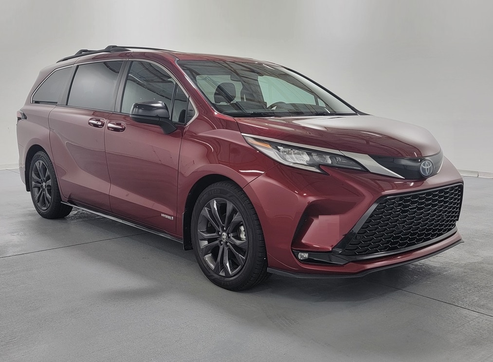 Used 2021 Toyota Sienna XSE with VIN 5TDDRKEC6MS033061 for sale in Marion, IL