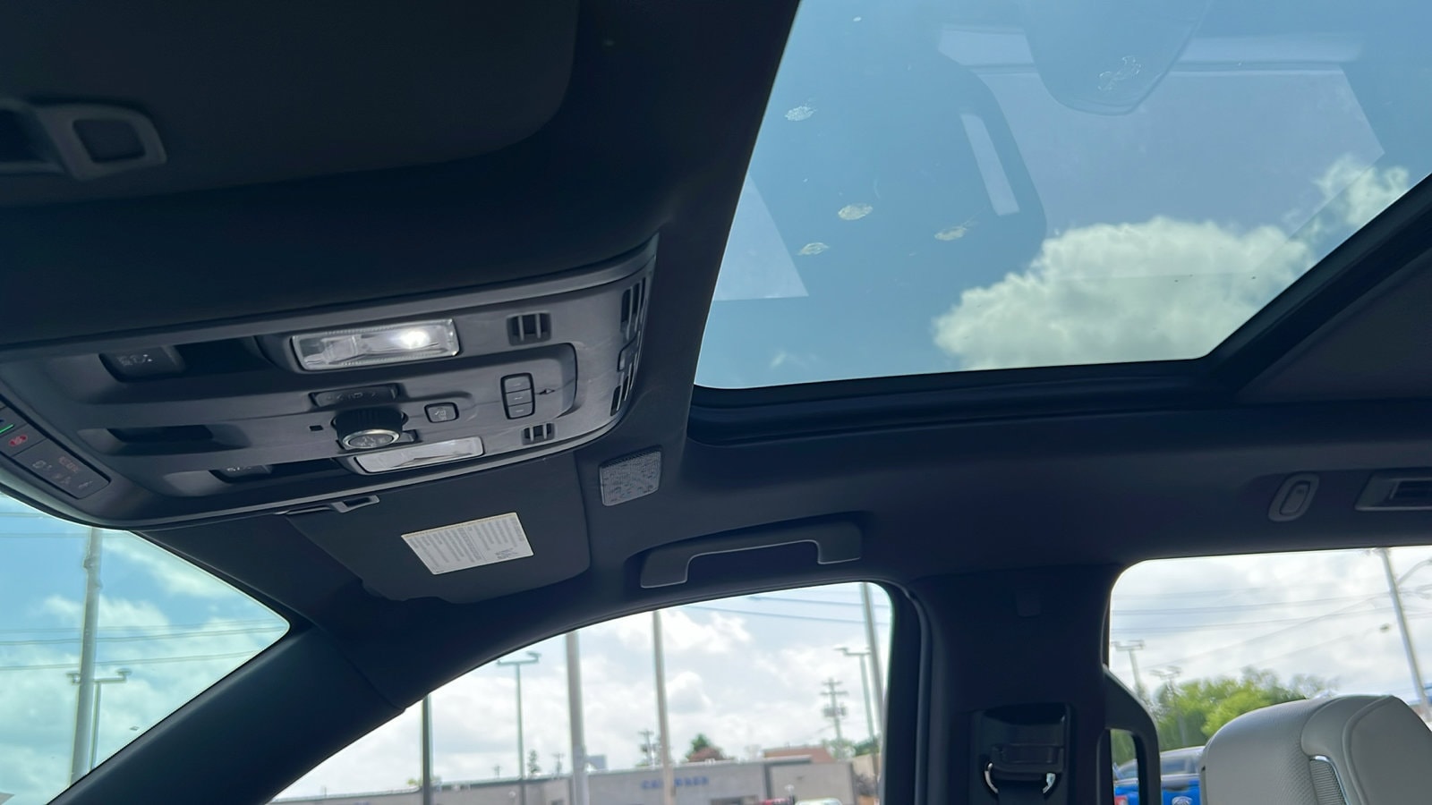 2024 Cadillac Escalade Sport - Photo 32
