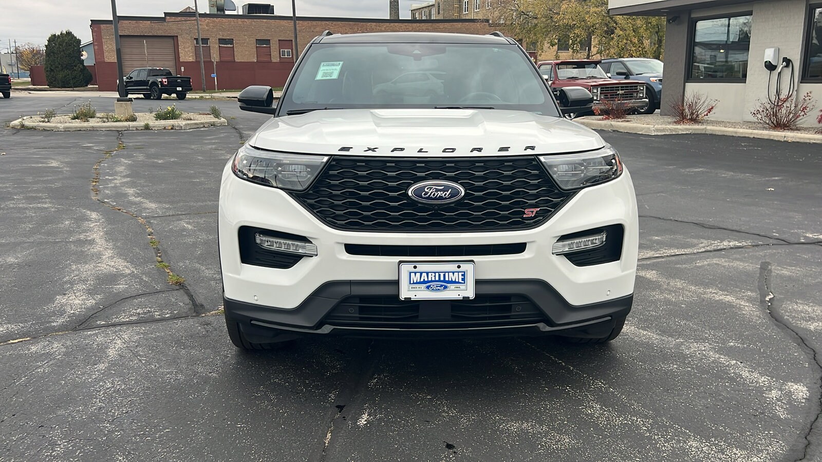 2023 Ford Explorer ST photo 3