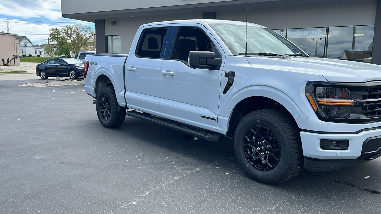 2025 Ford F-150 XLT photo 3